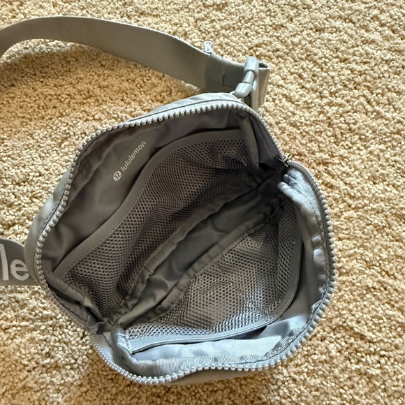 Lululemon grey belt bag 1L - Picture 4 of 4